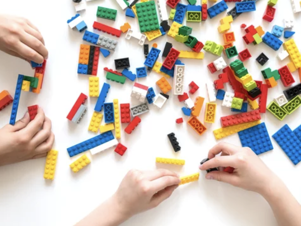 1024x768-images-lego-party